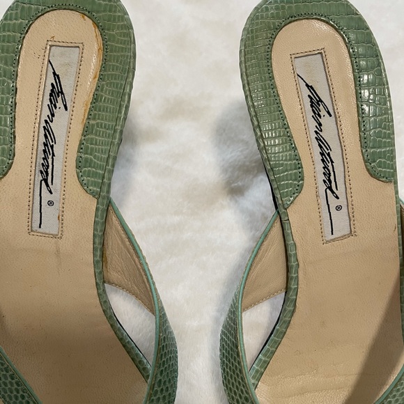 Brian Atwood slip on heels with bow - Picture 4 of 9